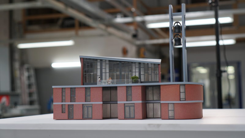 Een lasergesneden model van een appartementencomplex bij Spaaij Maquettebouw.